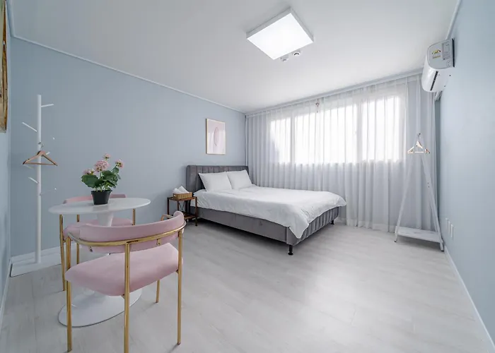 Hongdae 3 Bedroom, 2 Bathroom, King Bed *