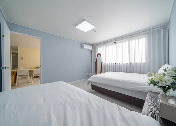 Hongdae 3 Bedroom, 2 Bathroom, King Bed 首爾
