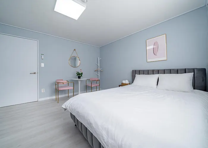 Hongdae 3 Bedroom, 2 Bathroom, King Bed 首爾