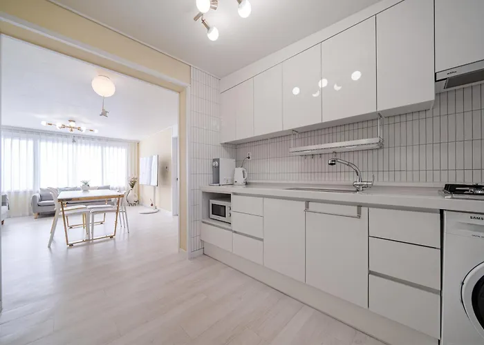 Hongdae 3 Bedroom, 2 Bathroom, King Bed * 首爾