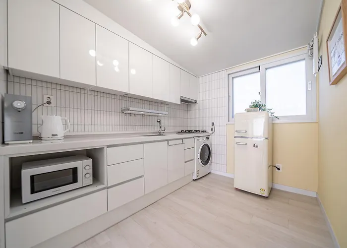 Hongdae 3 Bedroom, 2 Bathroom, King Bed *