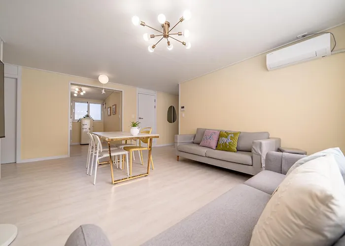 Hongdae 3 Bedroom, 2 Bathroom, King Bed 公寓